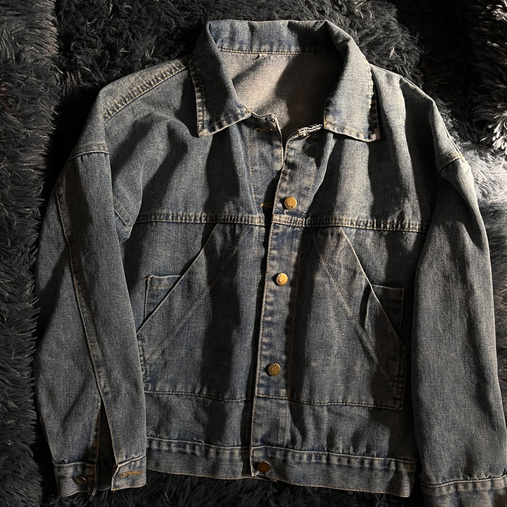 Trendy Blue Denim Jacket with Brass Buttons